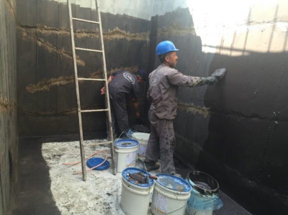 اجرای پوشش آب بند انعطاف پذیر